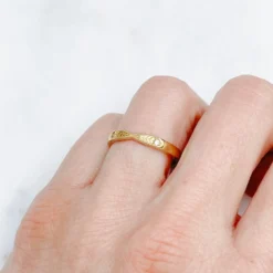 Amare Laurus Ethical Gold And Diamond Wedding Ring -Plant Bargain Shop AMARELAURUSETHICALGOLDANDDIAMONDWEDDINGRING3