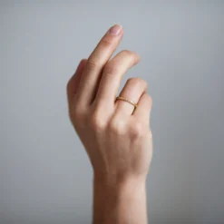 Scrolls Engraved Ethical Gold Wedding Ring -Plant Bargain Shop J4B7602 Edit ab5be5ab 477c 4501 a8c7 dee045b3a221