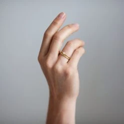 Scrolls Engraved Ethical Platinum Wedding Ring -Plant Bargain Shop J4B7613 Edit 55c6b21b 9f8b 4525 8dfb 383922de2f75