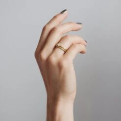 Scrolls Engraved Ethical Platinum Wedding Ring -Plant Bargain Shop web J4B4293 Edit 41ad9c12 5950 476a 851a 526577da1eb1